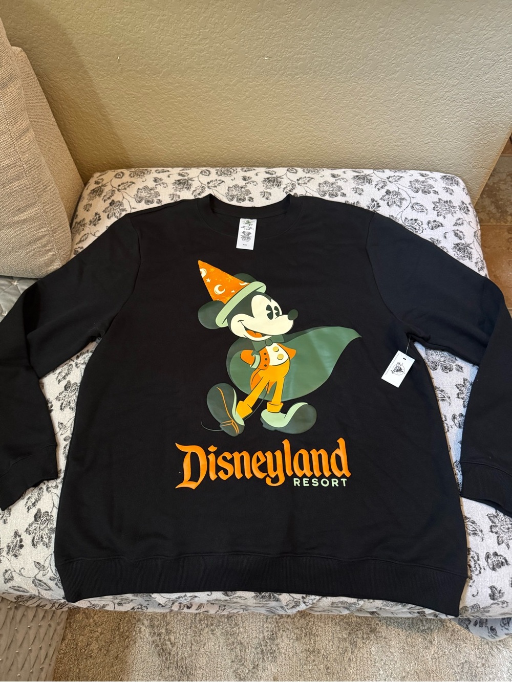 NEW DISNEY PARKS MICKEY WIZARD Halloween sweater. SZ LG NWT! Vintage vibes